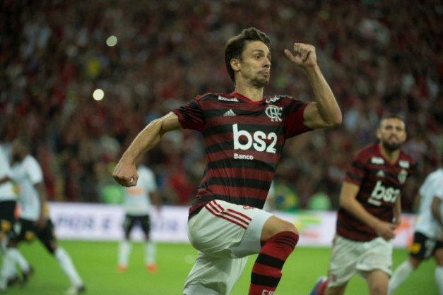  Flamengo vence o Corinthians novamente e avança na Copa do Brasil