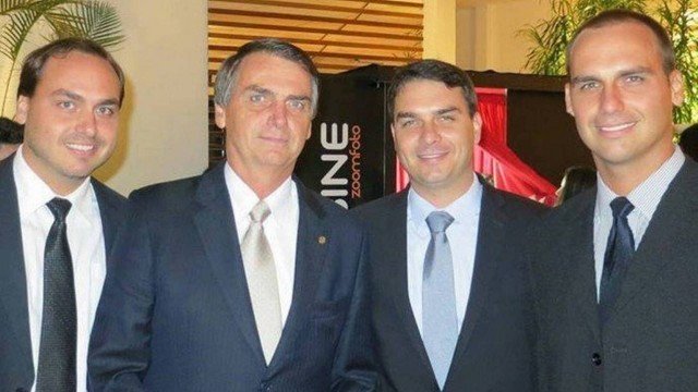  Filhos de Bolsonaro saem em defesa de Moro e criticam vazamento de mensagens
