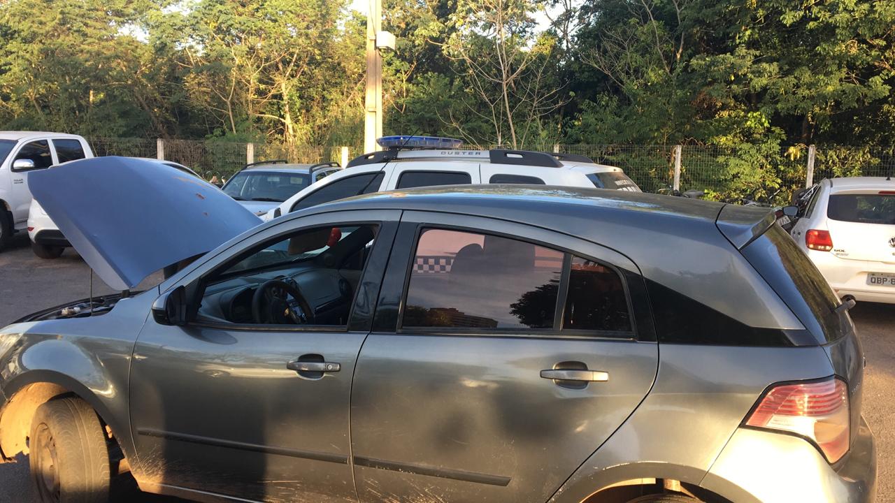 Veículo roubado em Goiânia é apreendido na capital com placas clonadas