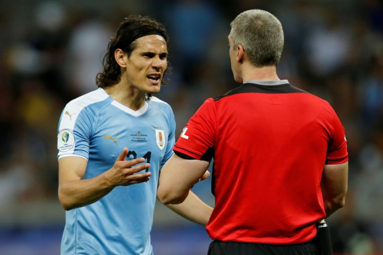 Com gols de Cavani, Suárez e Lodeiro, Uruguai goleia Equador por 4 a 0