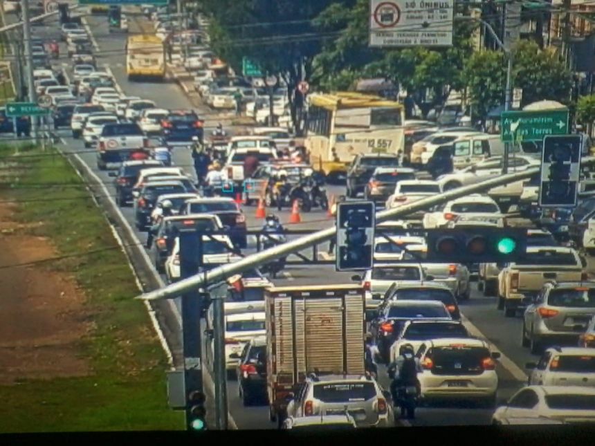 Tiroteio e corre-corre levam pânico à “Avenida do CPA”
