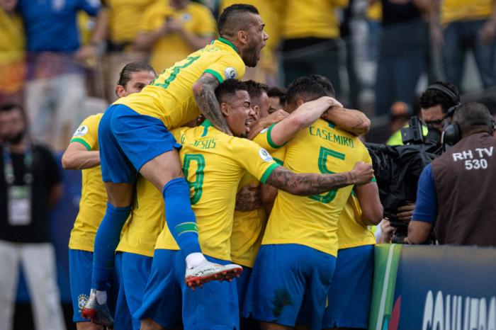 Brasil goleia o Peru por 5 a 0, confirma primeiro lugar do grupo e jogará na Arena nas quartas