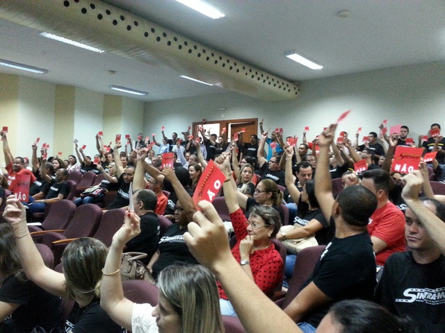 Mesmo com o governo impedido de conceder reajustes em função da LRF, professores mantêm greve e ameaçam bloquear rodovias