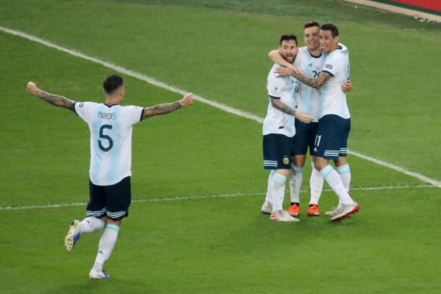 Argentina vence Venezuela e enfrenta Brasil na semifinal