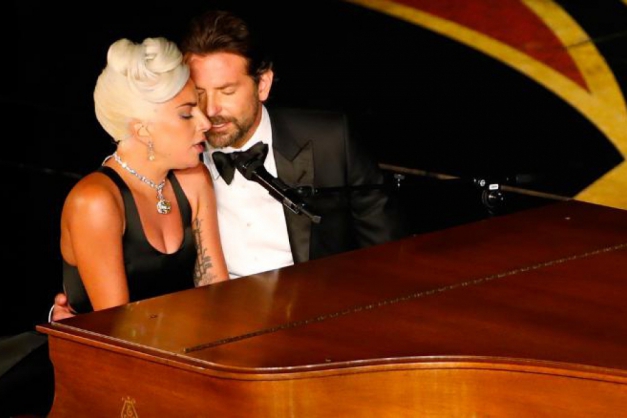 Notícia de que Lady Gaga e Bradley Cooper estão morando juntos é falsa, diz site de checagem