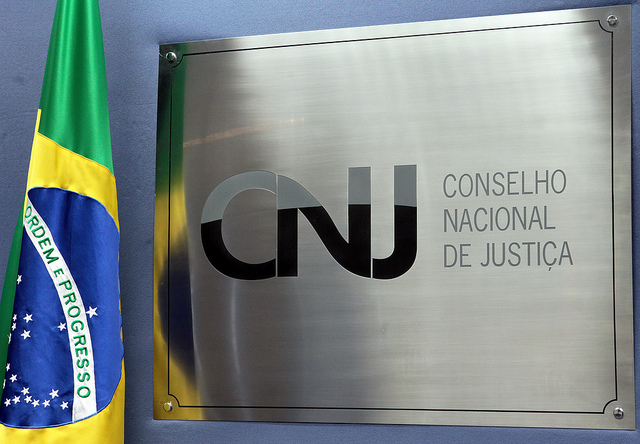   QUEM VAI DAR JEITO? Maioria dos integrantes do CNJ recebeu acima do teto