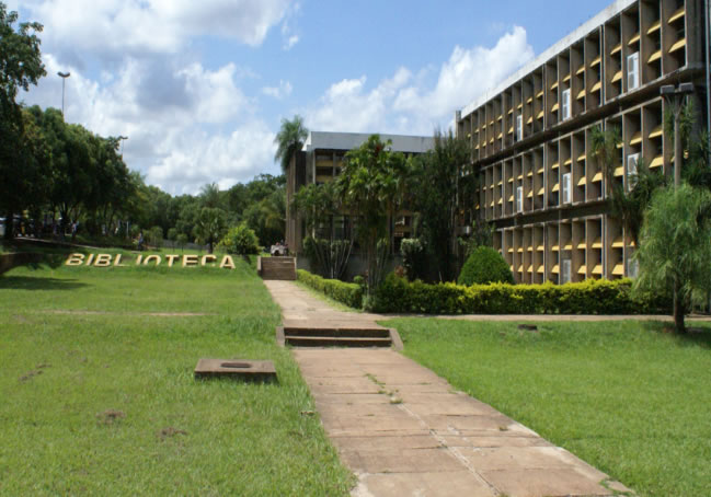 Sem salário há três meses, vigilantes terceirizados da UFMT fazem manifestação e paralisam atividades 