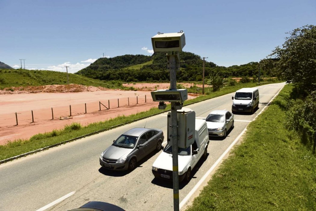  Bolsonaro manda suspender uso de radares nas rodovias federais que limitam a velocidade