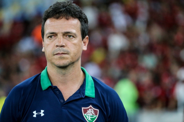 Fluminense anuncia demissão de Fernando Diniz após derrota para o CSA em pleno Maracanã