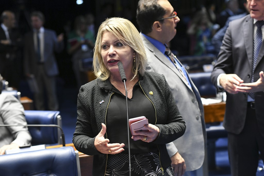 Após ser humilhada aos gritos por filho de Bolsonaro, Selma Rosane não está “saindo” do PSL: é o PSL que “saiu” dela