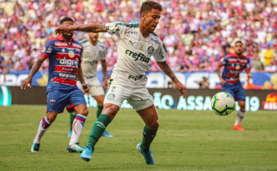  Palmeiras vence o Fortaleza e se mantém na cola do Flamengo