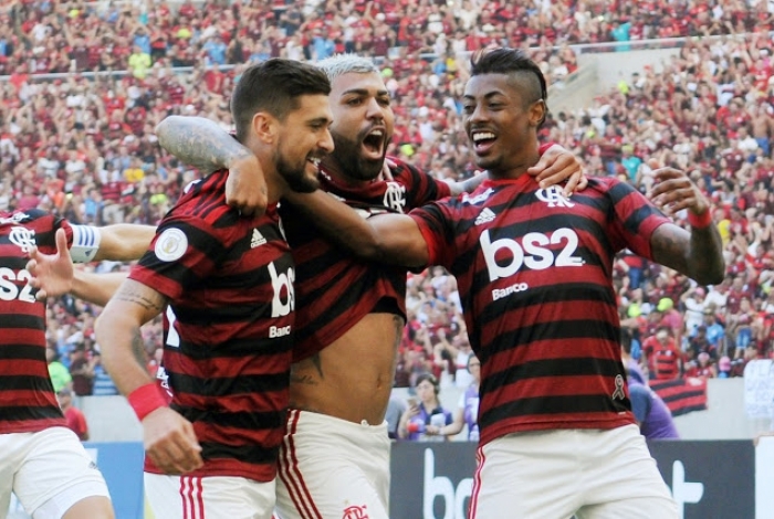 Trio de ataque do Flamengo tem mais gols no ano que nove times da Série A