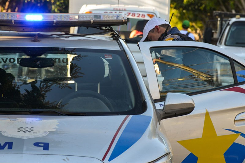 PM prende 4 pessoas e apreende 2 adolescentes por tráfico de drogas em Várzea Grande