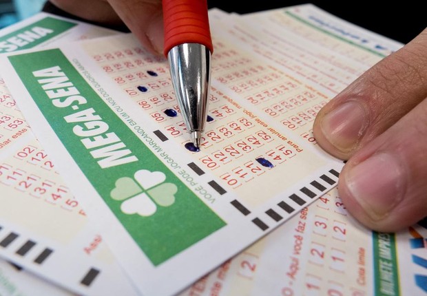 MEGA-SENA DA VIRADA  Dezenas sorteadas foram 03 - 35 - 38 - 40 - 57 - 58