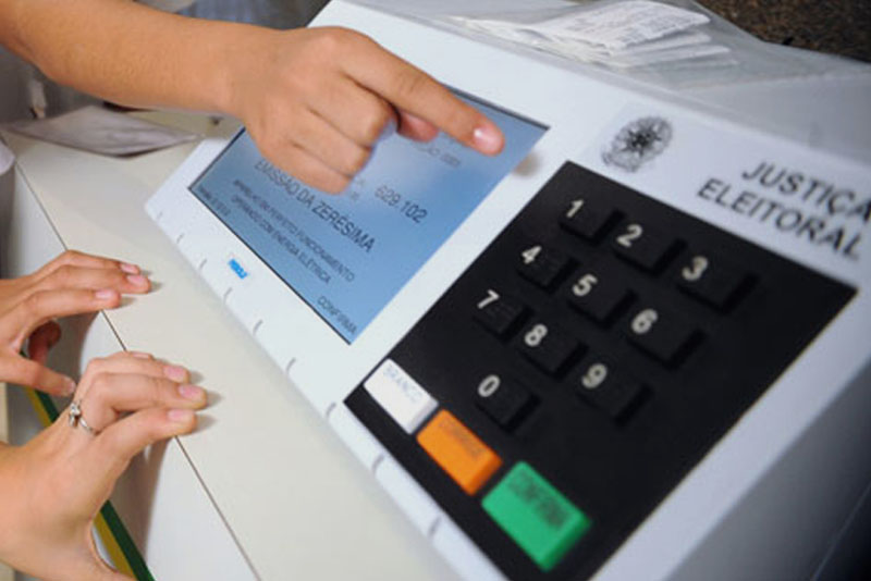 Bolsonaro indica aprovar fundo eleitoral de R$ 2 bilhões, mas conclama seus seguidores a não votar em candidatos que se beneficiem da verba