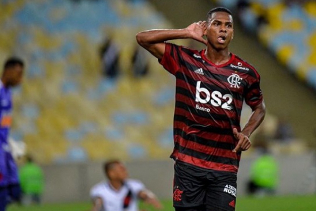 Lucas Silva garante vitória do Flamengo sobre o Vasco