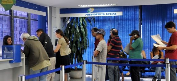  “Apagão” no INSS gera  stress e revolta nos postos  do órgão em MT 