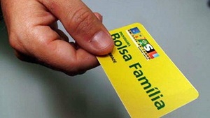 Governo federal promete 14,3 milhões de famílias no Bolsa Família em abril