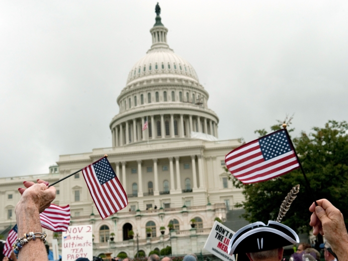 EUA endurece regras e capital americana pode multar em até US$ 5 mil quem desobedecer isolamento