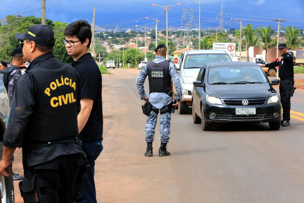 Foragido da Justiça é preso com drogas, arma e munições