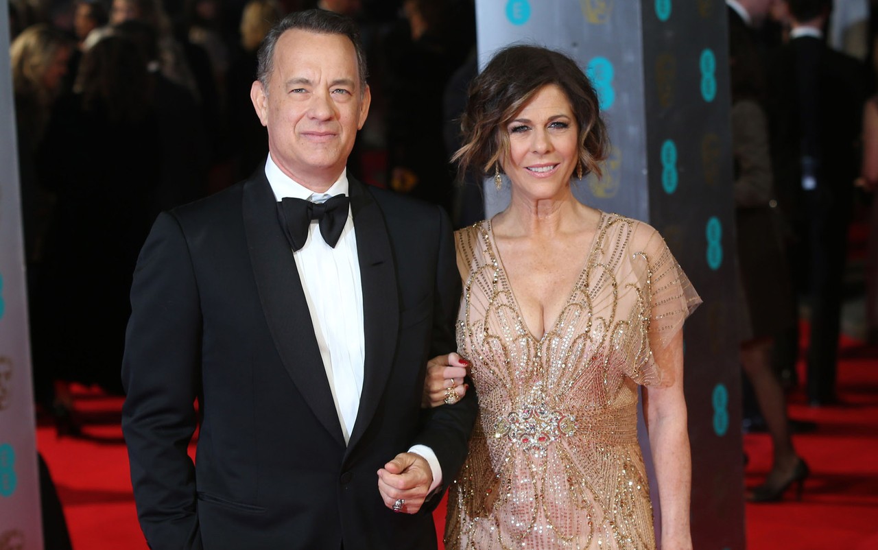 Tom Hanks e a mulher,  Rita Wilson, recuperados da Covid-19, doam sangue para pesquisa sobre vacina contra doença