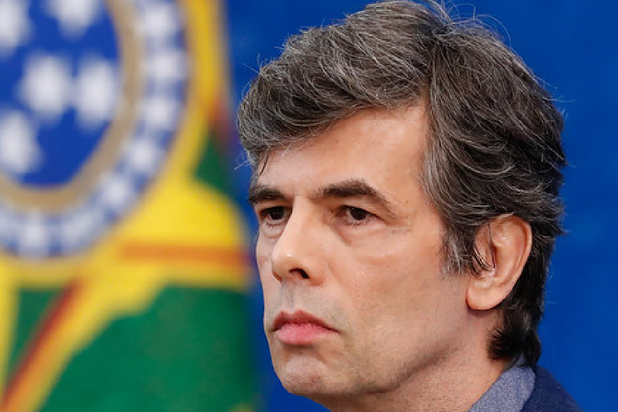   Ministro da Saúde informou números errados sobre covid-19