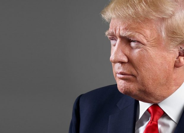 Trump diz que Brasil enfrenta gande surto de covid-19 e sugere restrição de vôos do país para os EUA 