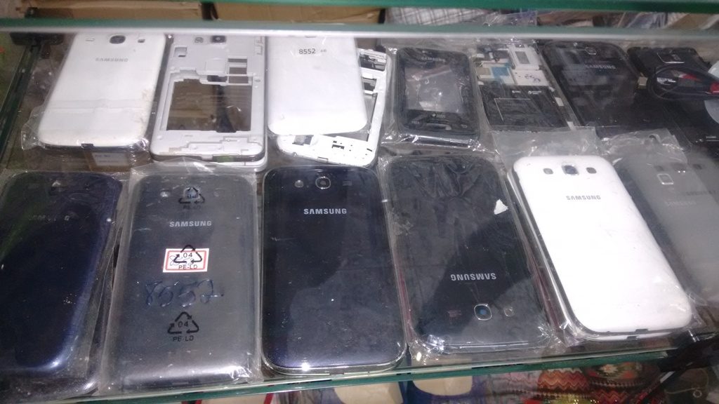 Delegacias registram cerca de 20 bloqueios de aparelho celular por dia 