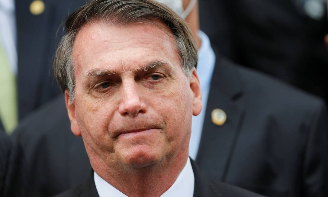MÃO NA CABEÇA: Bolsonaro chama mais de 70 mil militares que receberam auxílio indevido de 
