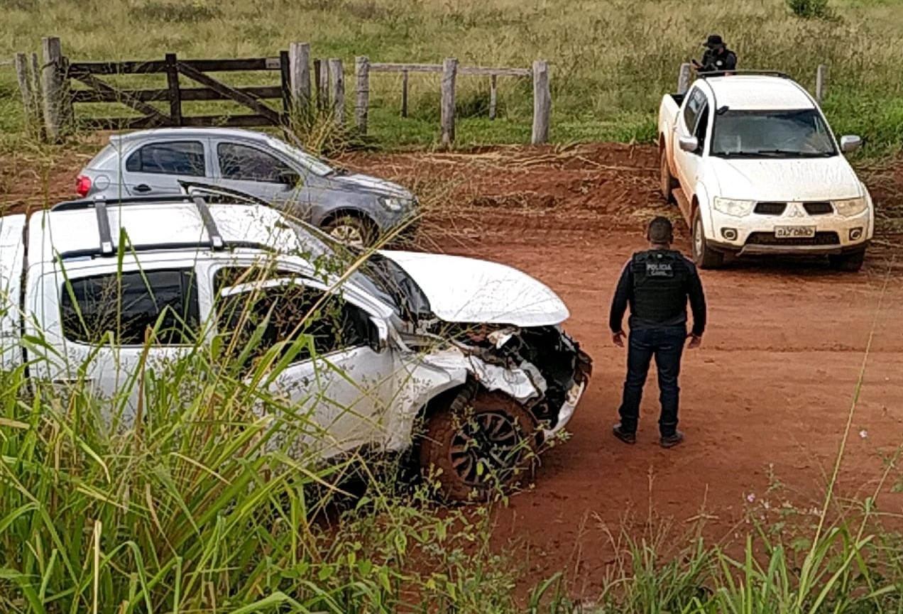 Policiais civis recuperam camionete roubada de família