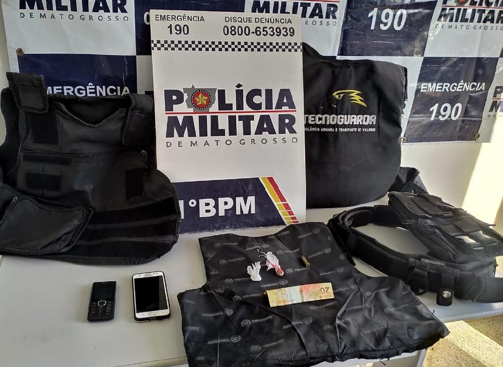 Suspeito é detido em Cuiabá com coletes balísticos, munição e droga