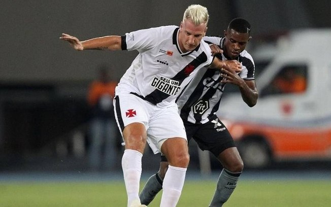 Zagueiro do Botafogo revela ofensa racista de Maxi López: 