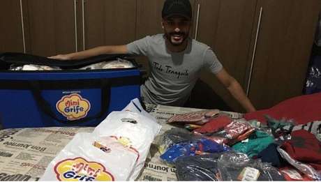 Na crise, jogadores viram entregadores e vendem roupas