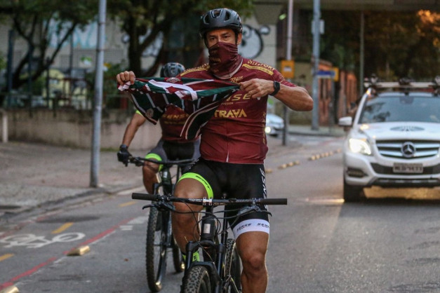 Fred chega ao Fluminense, após percorrer 600 km pedalando desde MG