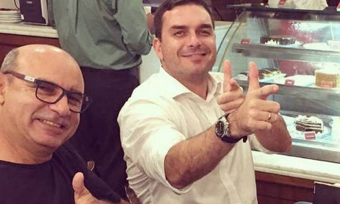 Ele foi preso em sítio de advogado de Flavio Bolsonaro, onde estava escondido