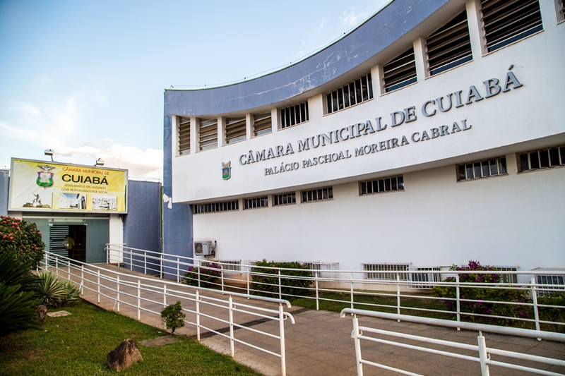 CASA DOS HORRORES: Vereador Renivaldo bate-boca com Wellaton e diz que vai atropelar colega