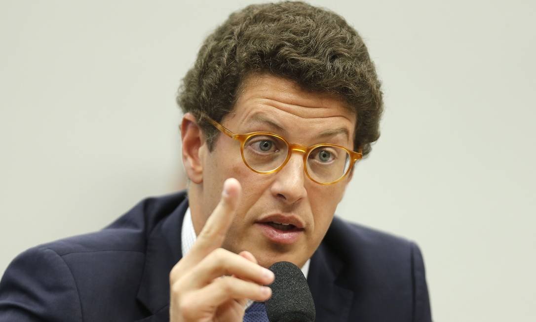 MPF pede afastamento imediato de Salles por 