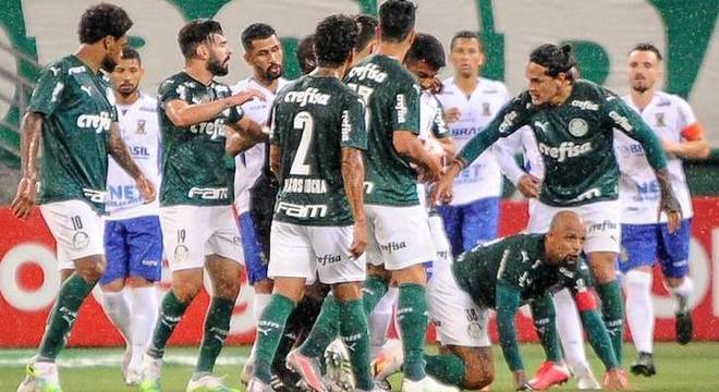 Palmeiras desencanta no fim, vence Santo André e vai à semifinal do Paulistão