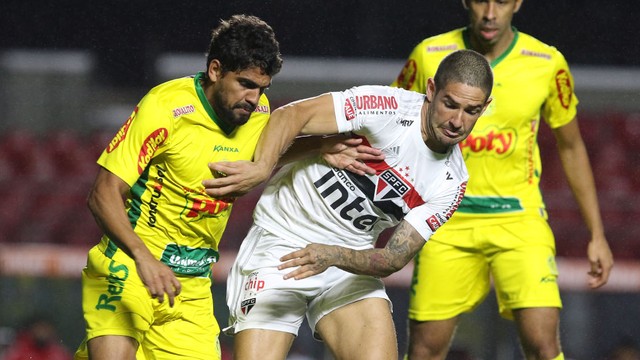 São Paulo perde por 3 a 2 e é eliminado do Campeonato Paulista pelo Mirassol no Morumbi