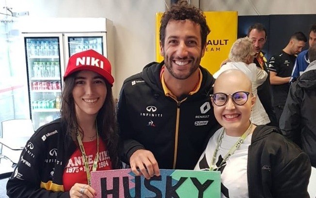 Morre brasileira que ganhou sapatilha autografada de Ricciardo