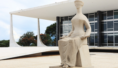 CONTRA DOSSIÊ: Jurista de MT dá “aula de democracia” em voto no STF e diz que governo tenta vincular servidores e professores a grupos terroristas