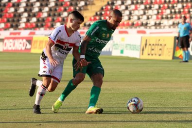 Líder da Série B e ainda invicto na temporada, Cuiabá sai na frente, mas sofre gol no fim e fica empate com o Botafogo-SP