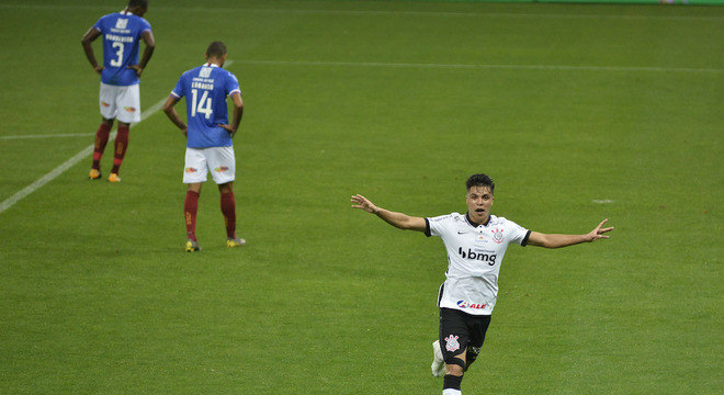 Corinthians vence Bahia, respira no Brasileirão e deixa rival perto do Z-4