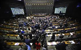 ALTO ESCALÃO: Deputados querem cortar benefícios de juízes, procuradores e promotores