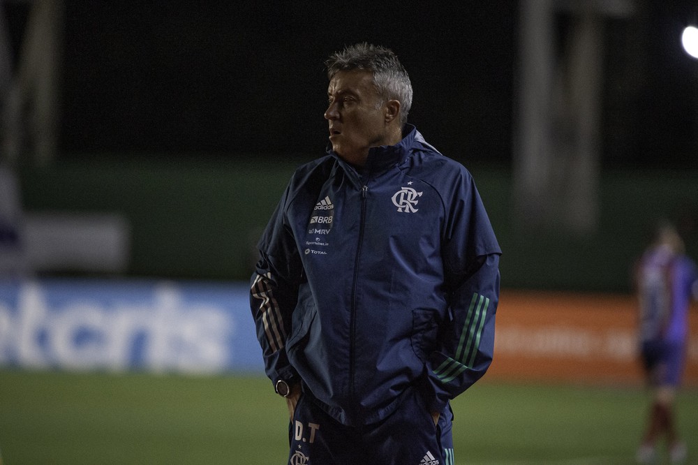 Flamengo chega a 16 jogadores com Covid-19; Domènec Torrent também testa positivo