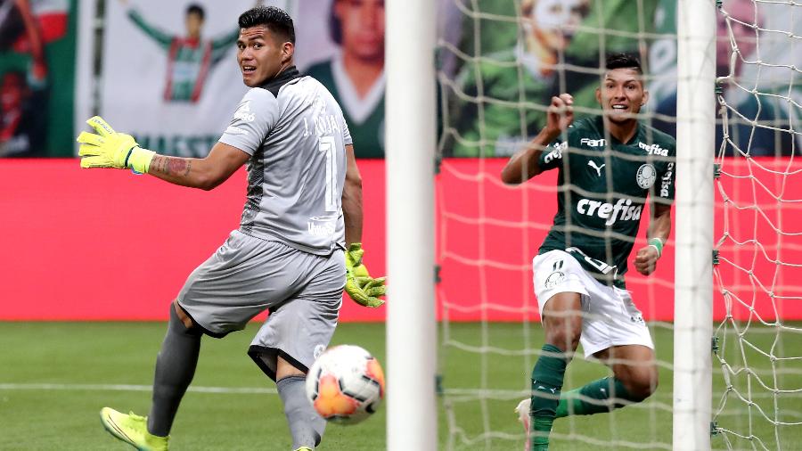 Palmeiras goleia o Bolívar, avança na Libertadores e até Rony desencanta