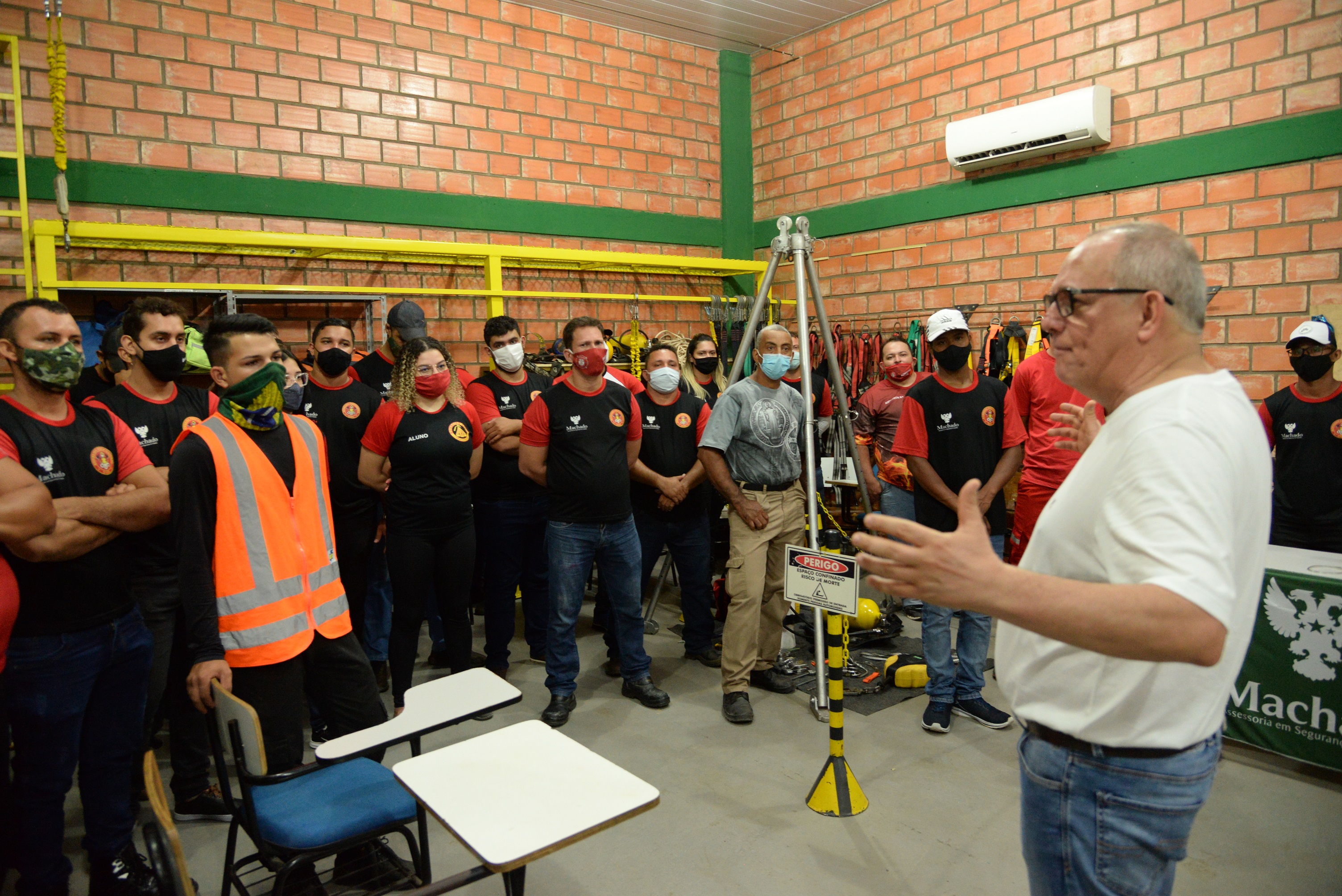 Zé do Pátio pretende ampliar vagas para bombeiro civil na rede pública