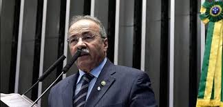 Senador que escondeu dinheiro na cueca diz que provará inocência