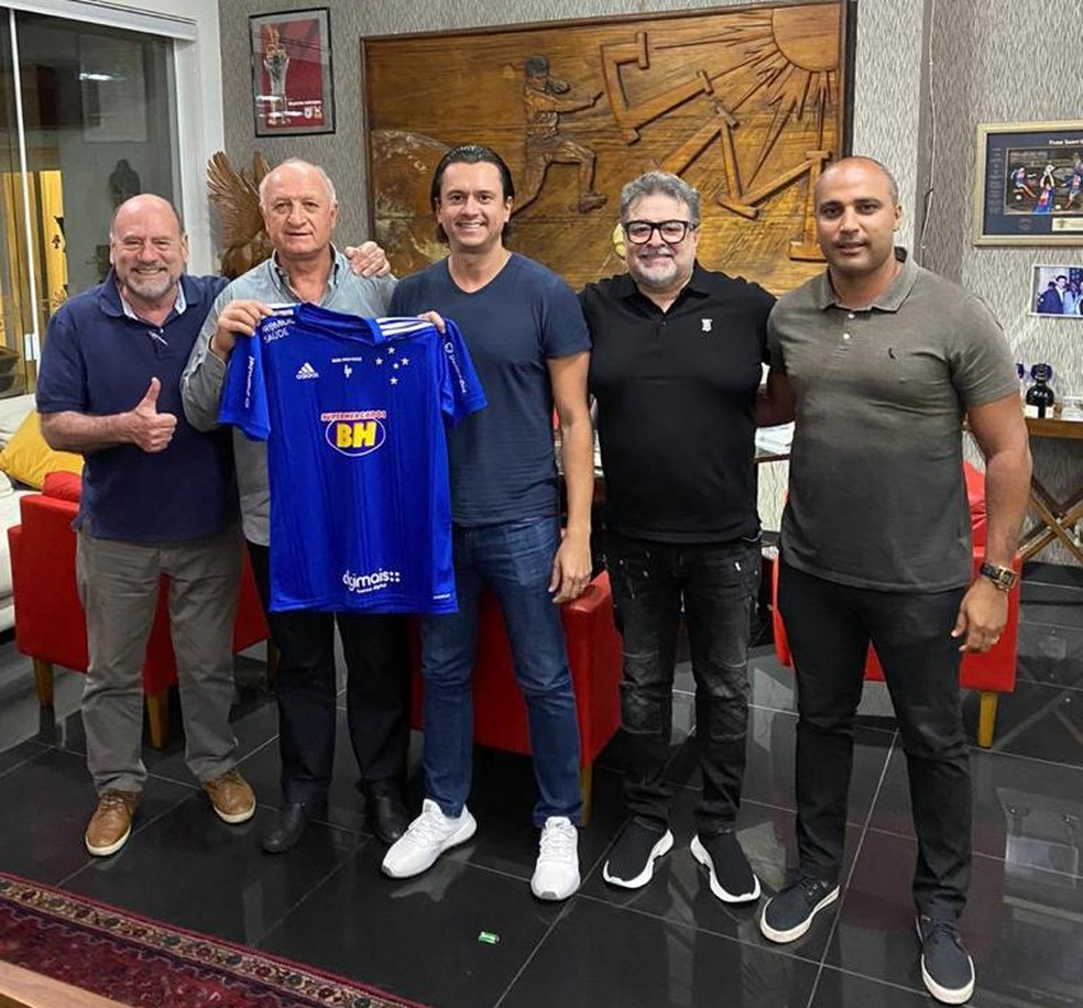 Após recusar 1º convite, Felipão acerta e é anunciado como técnico do Cruzeiro