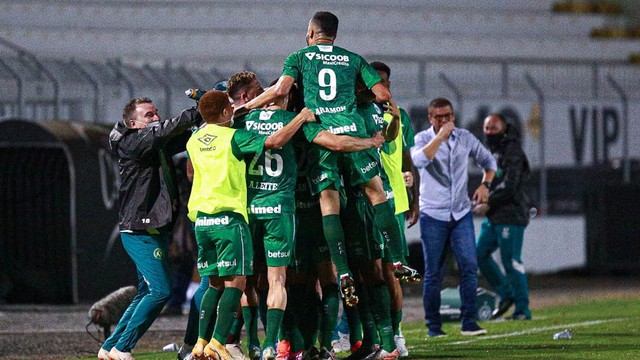 Chapecoense atropela a Ponte Preta em Campinas e assume a liderança da Série B